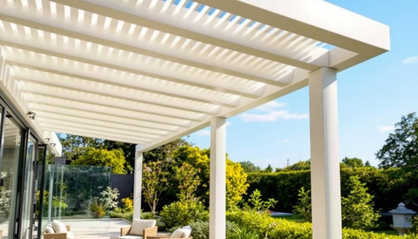 Comment les pergolas bioclimatiques améliorent-elles le confort extérieur ?