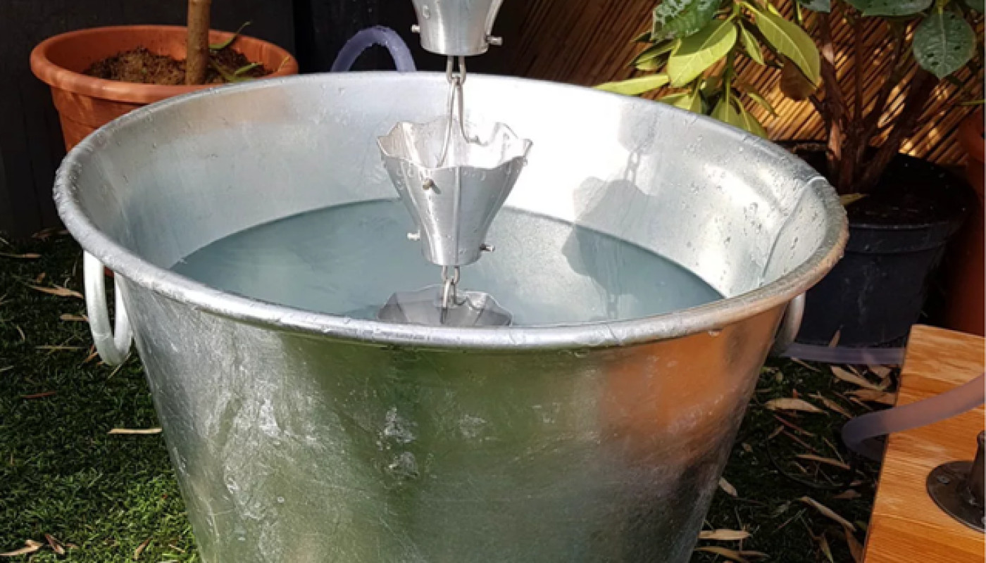 En 2026, le bassin en zinc est l’élément utile et décoratif phare des jardins !